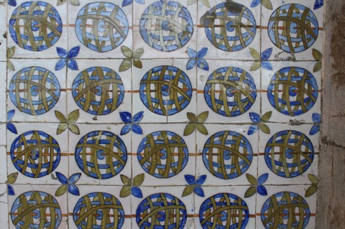 Lisbon: Sintra, Cascais, & Estoril Guided Day Tour - Group Size and Languages