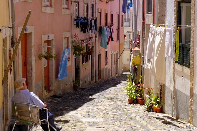 Lisbon Small Group Tour With Dinner & Fado Music - Small-Group Tour With Personalized Attention