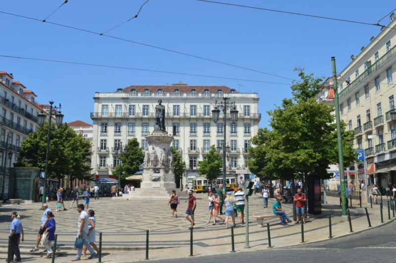 Lisbon: Starter Walking Tour to the Highlights in German - Neighborhoods Explored