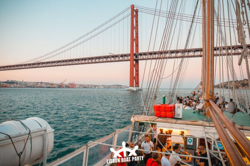 Lisbon: Sunset Boat Party With 2 Drinks and Free Club Entry - Inclusions and Experience