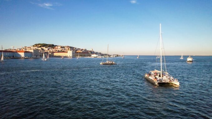 Lisbon: Sunset Catamaran Tour With Music and Drink - Meeting Point Details