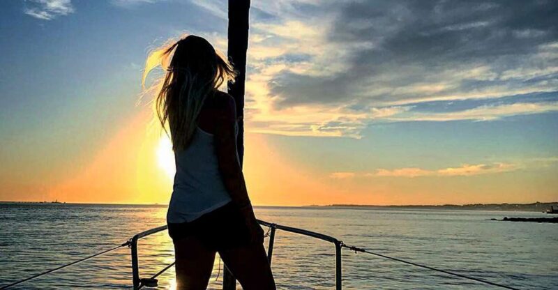 Lisbon: Sunset Sailing Cruise With Wine - Key Points
