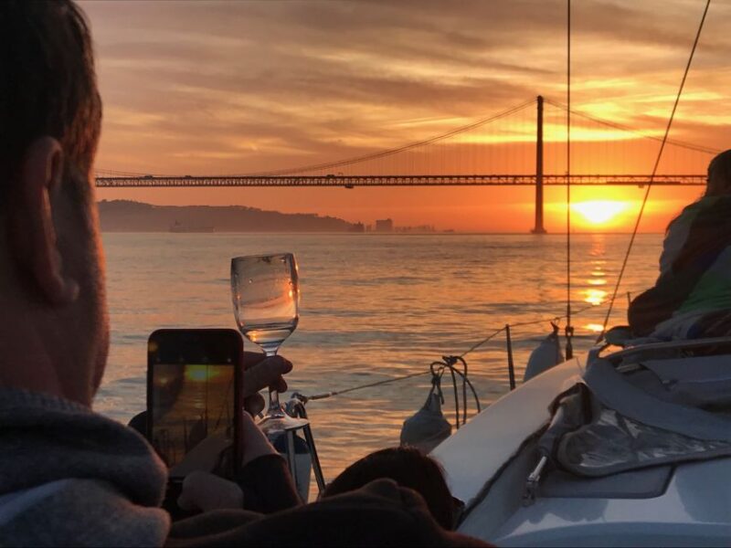 Lisbon: Sunset Sailing Cruise With Wine - Meeting Points and Options