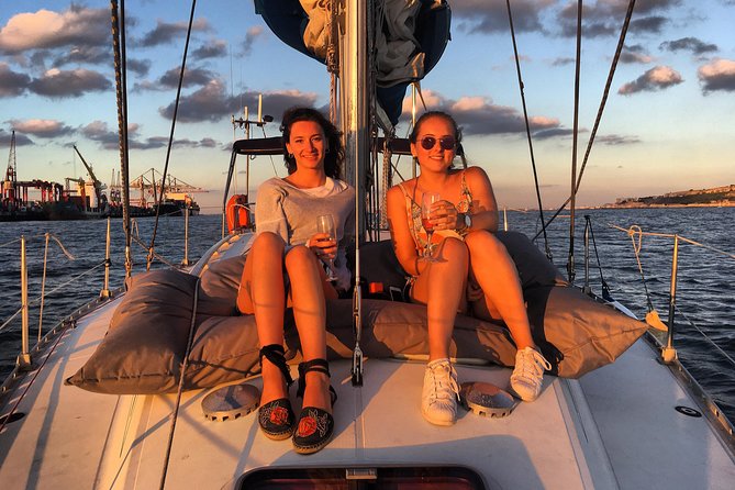 Lisbon Sunset Sailing Tour With White or Rosé Wine and Snacks - Group Size