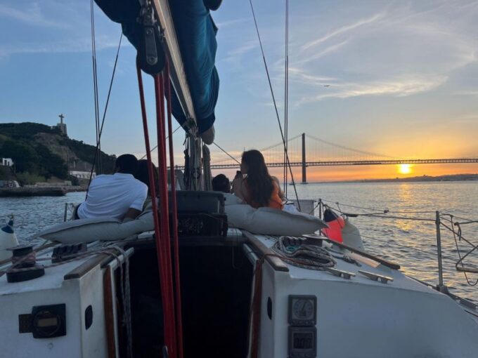 Lisbon Sunset Sensations 2h Cruise - Safety Measures