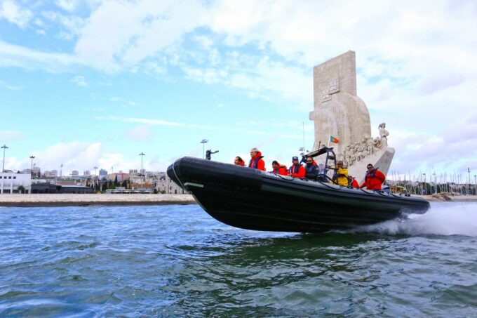 Lisbon: Sunset Speedboat Tour With Complimentary Drink - Frequently Asked Questions