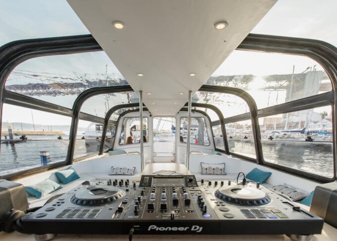 Lisbon: Swimming Tour With DJ and Party Bar - Recap