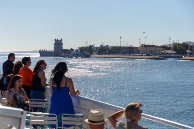 Lisbon: Tagus River Boat Tour With One Drink Included - Additional Tips and Advice