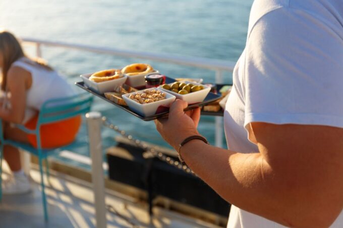 Lisbon: Tagus River Sunset Tour With Snacks and Drink - Overall Customer Ratings