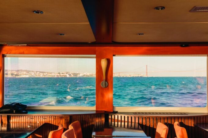 Lisbon: Tagus River Yellow Boat Cruise - Multilingual Audio Commentary
