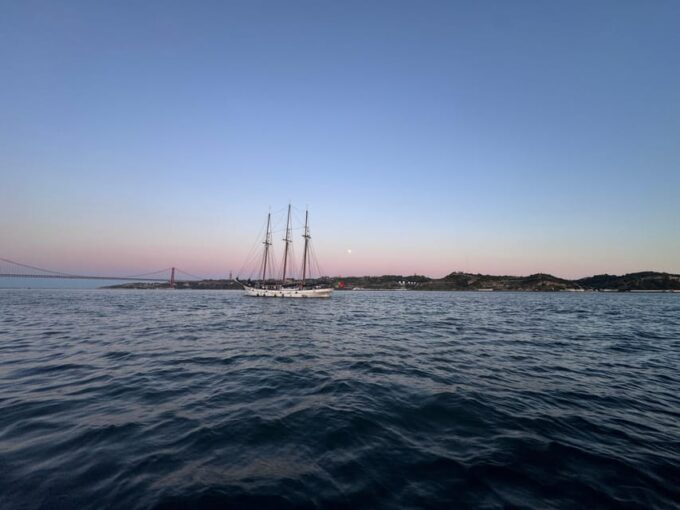 Lisbon: the Tallship Sunset Experience With OPEN BAR - Getting to the Embarkation Point
