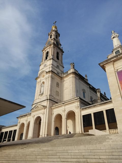 Lisbon to Fátima, Nazaré, and Óbidos, Full-Day Private Tour - Itinerary Highlights