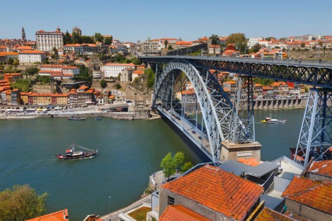 Lisbon to Porto With Óbidos-Nazaré-Fátima-Coimbra-Aveiro - Nazaré: Coastal Cuisine