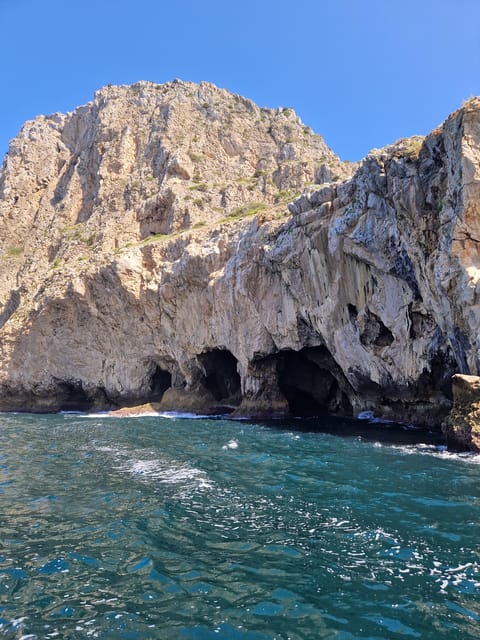 Lisbon To Sesimbra: Boat Tour Dolphins, Caves & Wine Tasting - Discovering Arrábidas Sea Caves