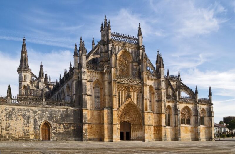 Lisbon: Tour Fátima, Batalha, Alcobaça, Nazaré, and Óbidos - Key Points