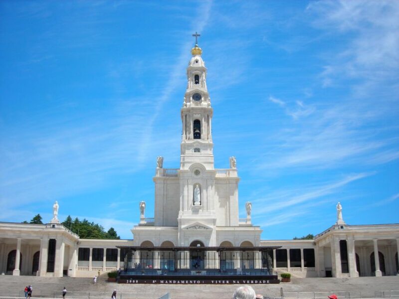 Lisbon: Tour Fátima, Batalha, Alcobaça, Nazaré, and Óbidos - Itinerary and Transportation