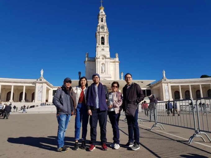 Lisbon: Tour Fátima, Batalha, Alcobaça, Nazaré, and Óbidos - Óbidos: Medieval Town and Ginjinha