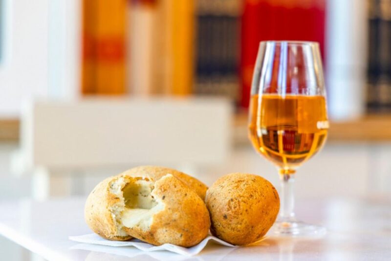 Lisbon Tuk-Tuk Tour + 3 Food and Wine Tastings - Culinary Experiences