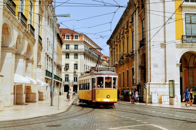 Lisbon: Tuk Tuk Tour With Wine and Tapas Tasting - Highlights of the Experience