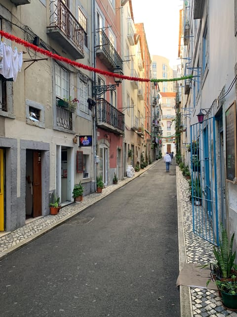 Lisbon TukTuk Tour - Fun and Local - Best Instagram Spots - Tour Features