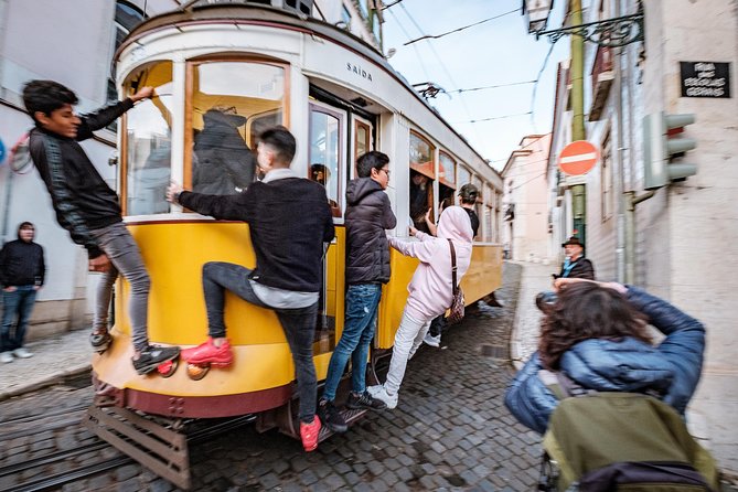 Lisbon Walking Tour With a Photographer - Morning Edition - Tour Details