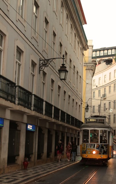 Lisbons Roots: Tuk Tuk Experience Throuth the Old Lisbon - Exploring Lisbons History