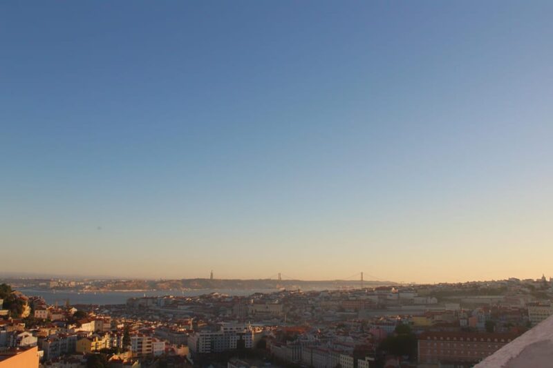 Lisbons Roots: Tuk Tuk Experience Throuth the Old Lisbon - Capturing Memorable Moments
