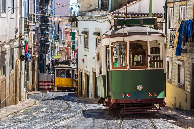 Live Fado Private Tour in Lisbon With Dinner - Fado Music and Culture