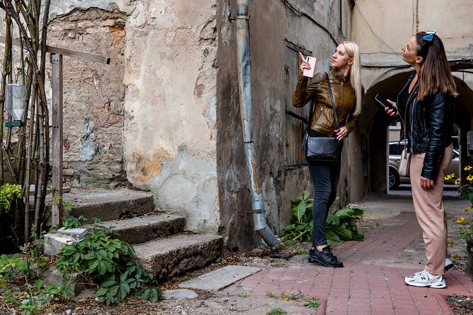 Live Guide Tour via Whatsapp - Vilnius Ghetto - Engaging Storytelling
