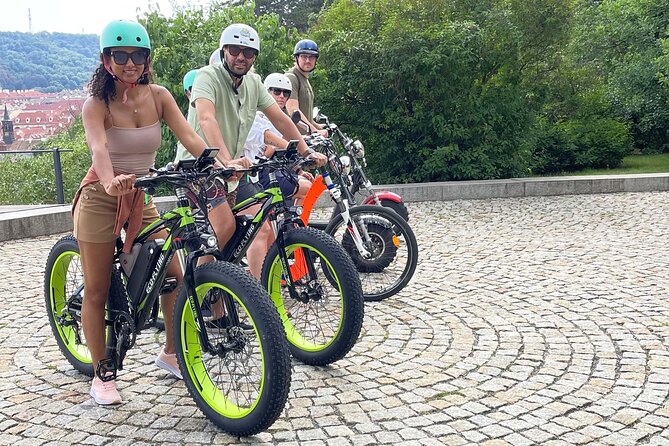 Live-Guided E-Scooter Tour of the Old Town of Prague, 60 Min - Exploring the Old Town