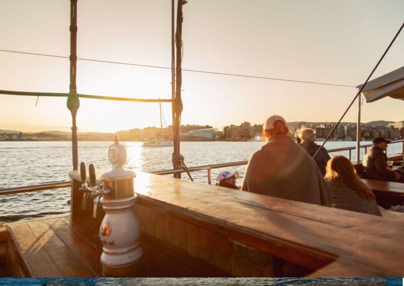 Live Music Cruise With Fjordstylebuffet of Shrimps - Onboard Amenities