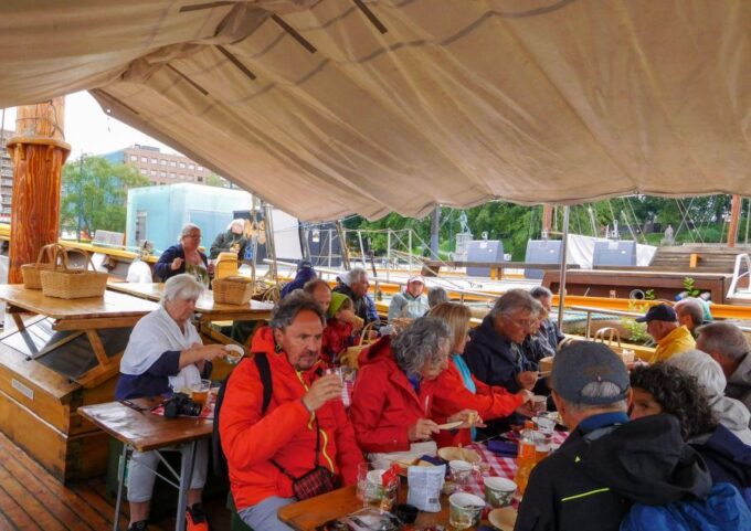 Live Music Cruise With Fjordstylebuffet of Shrimps - Refreshment and Dining