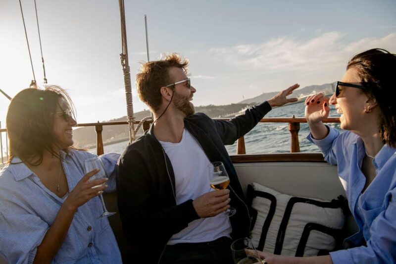 Live Music & Sunset Wooden Boat in Barcelona - Inclusions
