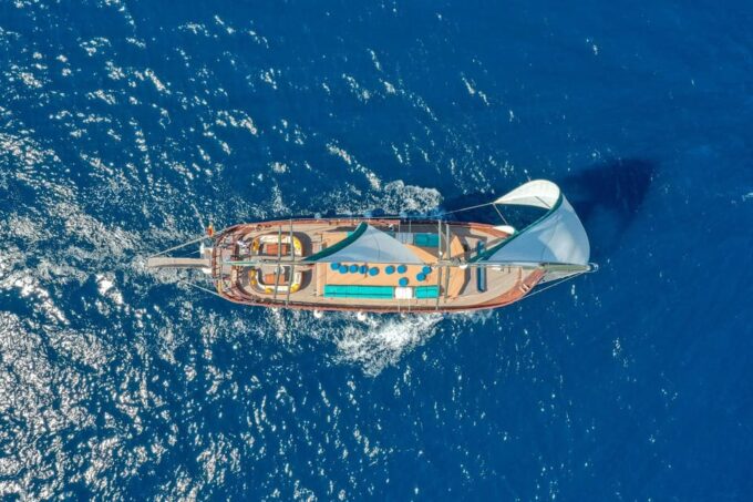 Live Music & Sunset Wooden Boat in Barcelona - Important Information