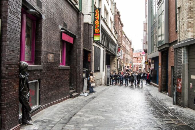 Liverpool: First Discovery Walk and Reading Walking Tour - Tour Language Options