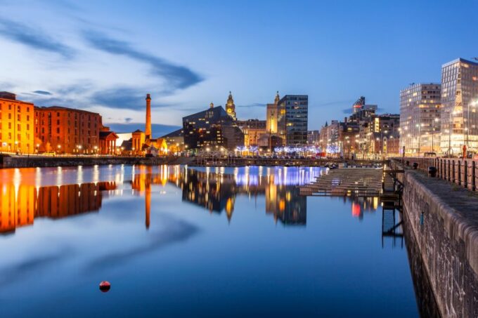 Liverpool: First Discovery Walk and Reading Walking Tour - Navigation and App Inclusion