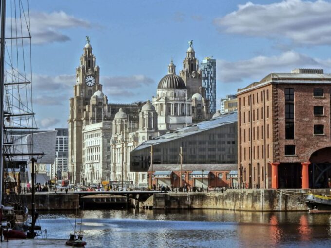 Liverpool in a Nutshell a Self-Guided Audio Tour in English - Experience the Cavern Club