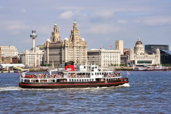 Liverpool: Sightseeing River Cruise on the Mersey River - On-board Amenities