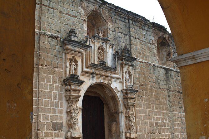 Living City - Admiring the Arch of Santa Catalina
