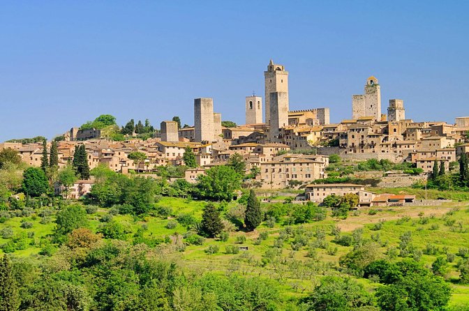 Livorno Shore Excursion: Private Day Trip to Siena and San Gimignano - Traditional Tuscan Lunch in Monteriggioni