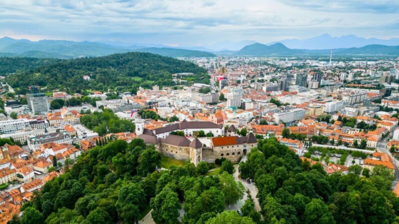 Ljubljana: Express Walk With a Local in 60 Minutes - Experience With a Local