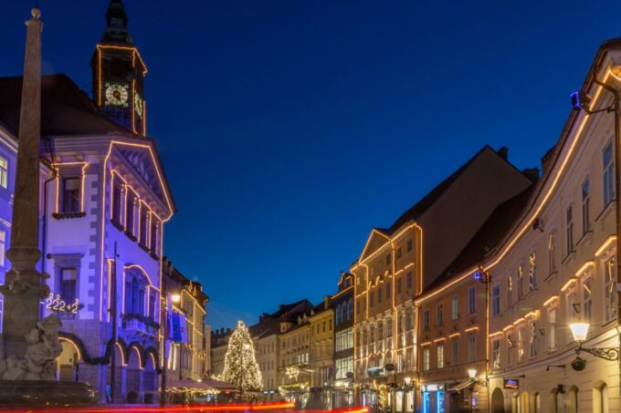 Ljubljana: First Discovery Walk and Reading Walking Tour - Navigation and Information