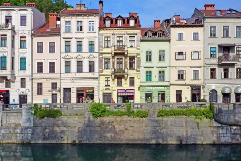 Ljubljana: Private 2h Sightseeing Walking Tour - Itinerary Highlights