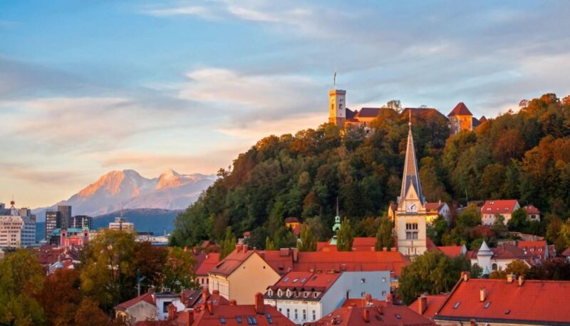 Ljubljana: Private 2h Sightseeing Walking Tour - Pickup Location and Duration