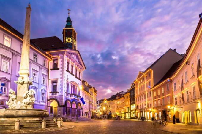 Ljubljana: Private 2h Sightseeing Walking Tour - Accessibility and Group Size