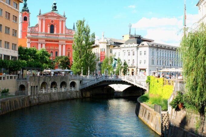 Ljubljana: Private Architecture Tour With a Local Expert - Customized Itinerary