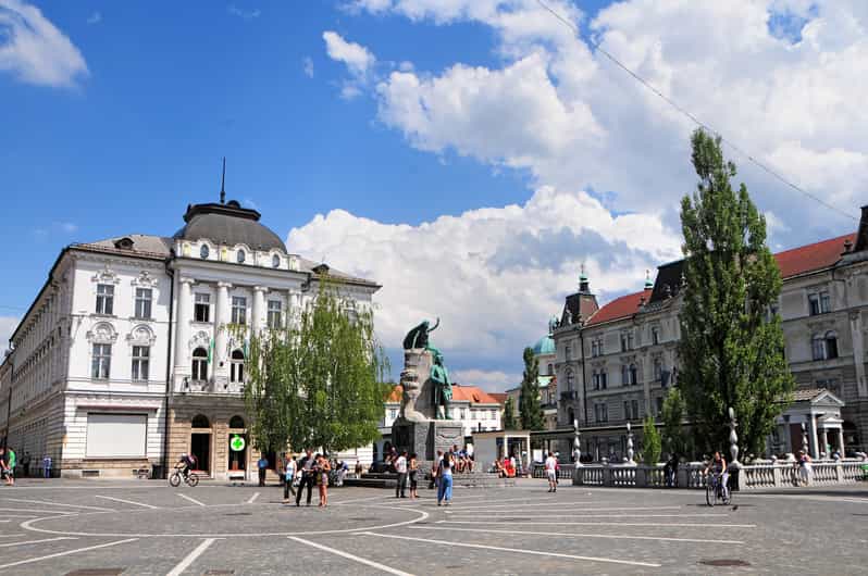 Ljubljana: Private Walking Tour of Old Town - Booking Information