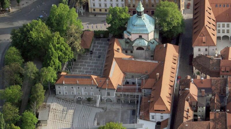 Ljubljana: Self-Guided Walking Tour - Architectural Achievements
