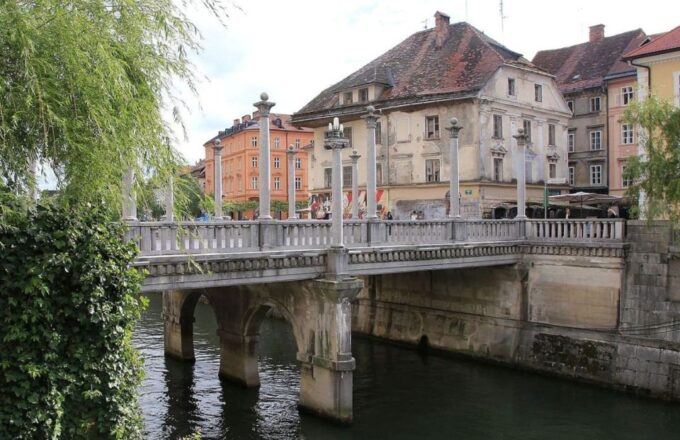 Ljubljana: Self-Guided Walking Tour - Central Market Atmosphere