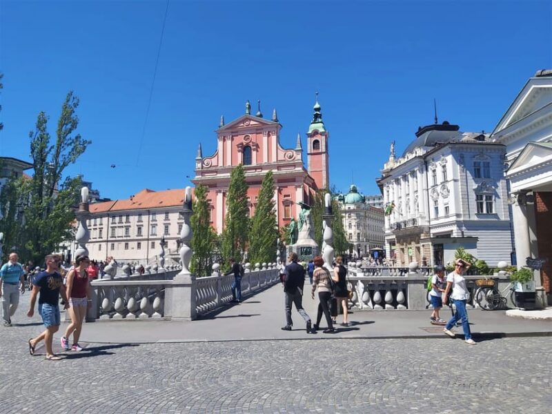 Ljubljana Sightseeing Tour by E-bikes - E-bike Exploration of Ljubljana